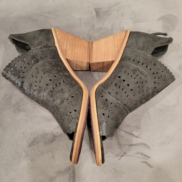 Sofft Leather Peep Toe Ankle Bootie Heel Size 8.5 - Picture 7 of 10